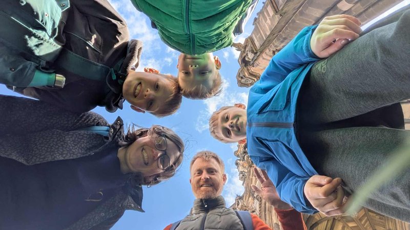 Team-playing-race-across-the-world-the-experience-002