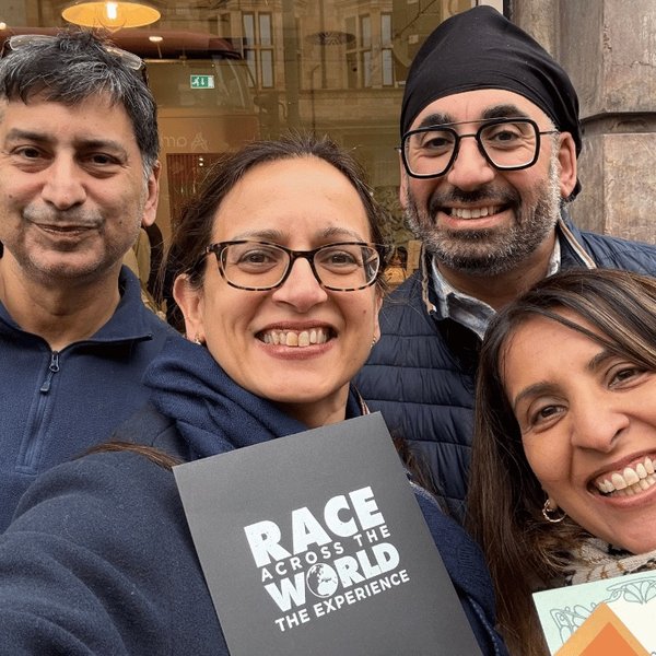 Team_playing_RaceAcrosstheWorldExperience_001