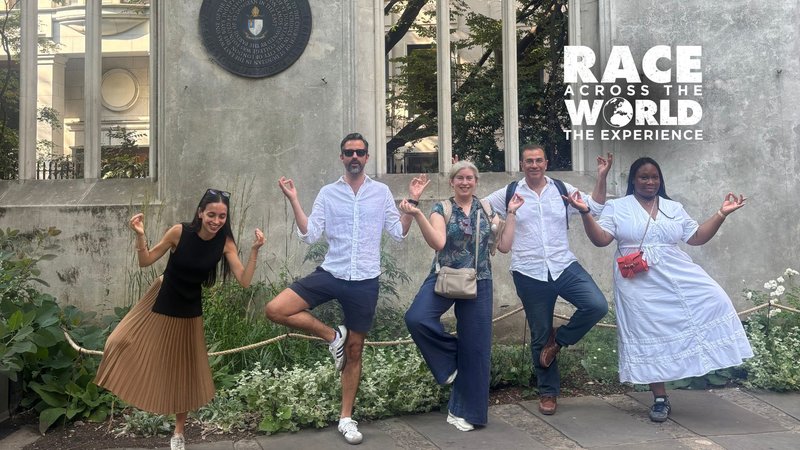 Team_playing_RaceAcrosstheWorldExperience_in_London_02