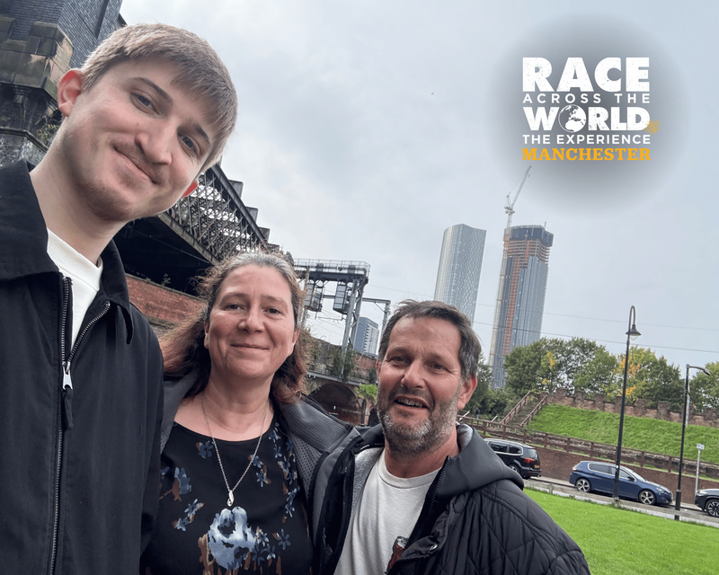 race-across-the-world-experience-team-selfie-in-manchester