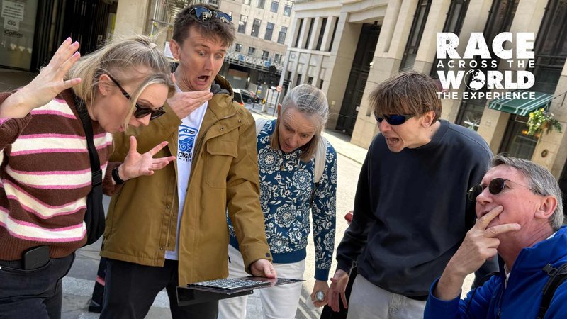 team-playing-race-across-the-world-the-experience-in-london-07