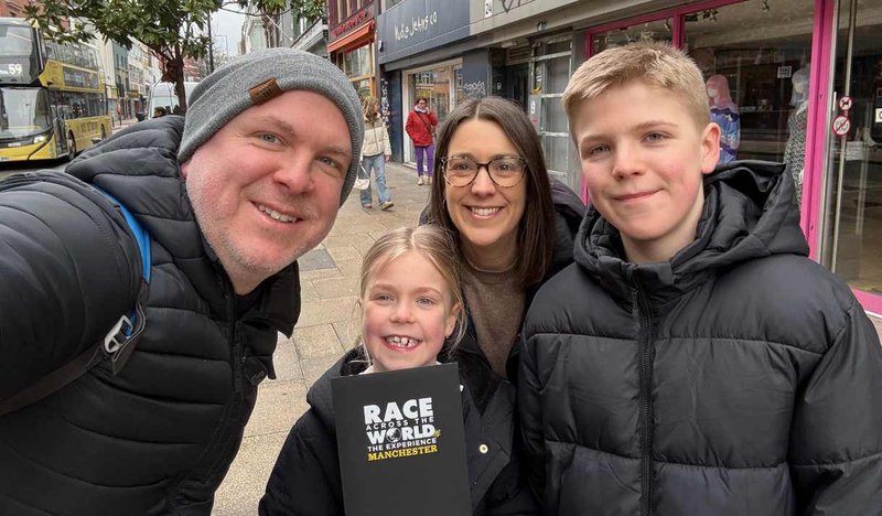 team-playing-race-across-the-world-the-experience-in-manchester-02