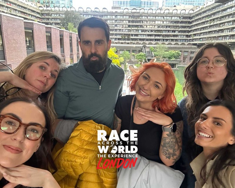 team-playing-race-across-the-world-the-experience-001