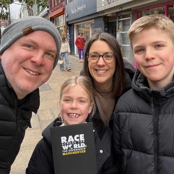 team-playing-race-across-the-world-the-experience-in-manchester-02
