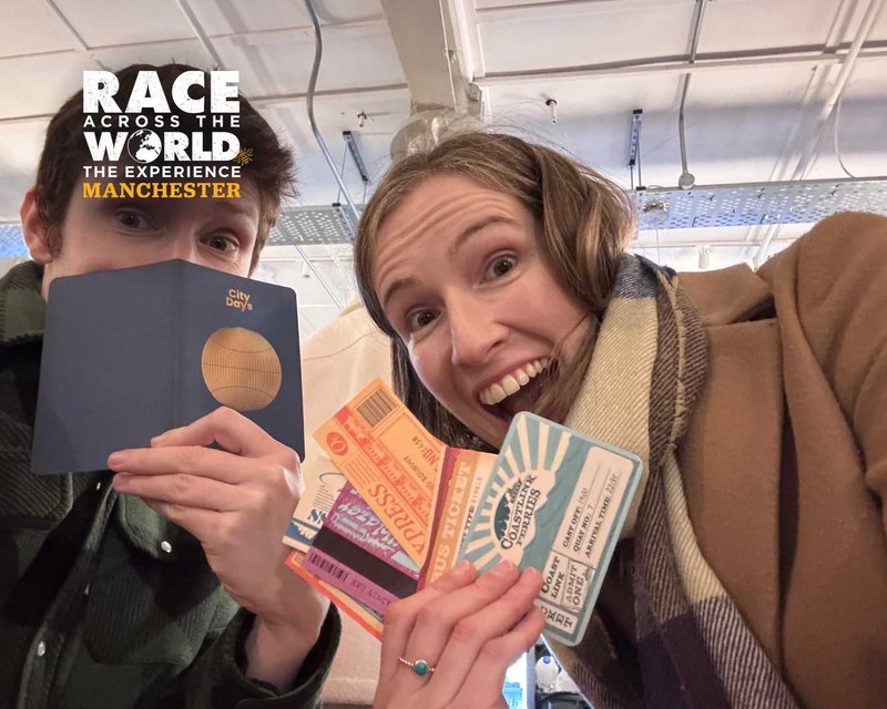 team_playing_raceacrosstheworld_experience_in_manchester_01