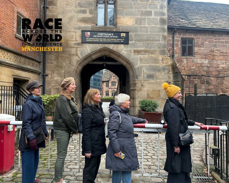 team_playing_raceacrosstheworld_experience_in_manchester_02